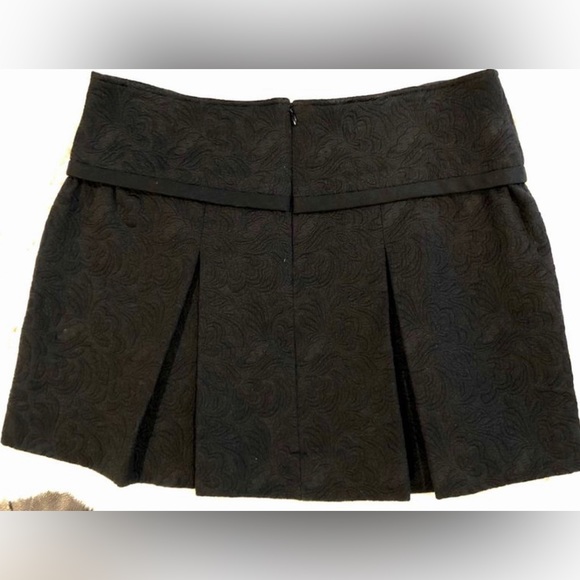 To The Max Mini Skirt - Picture 2 of 7